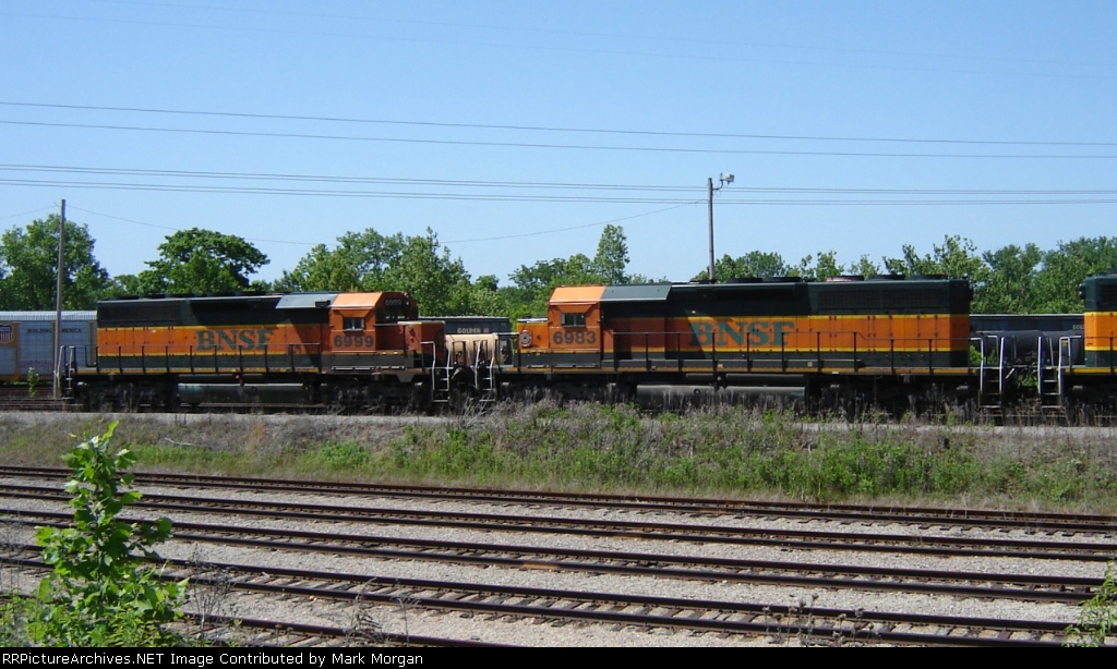 BNSF SD40-2 6983